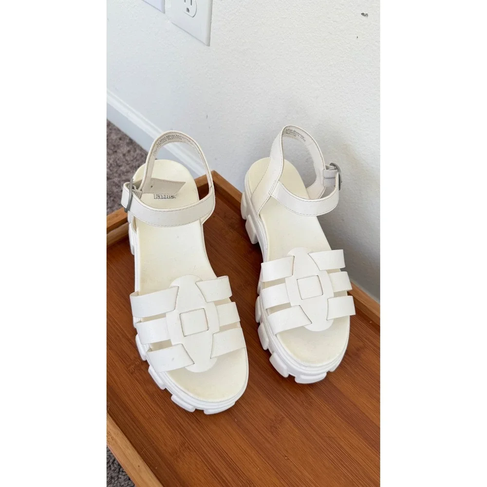 Wild Fable Womens White Chunky Lug Sole Platform Gladiator Sandals Size 7.5